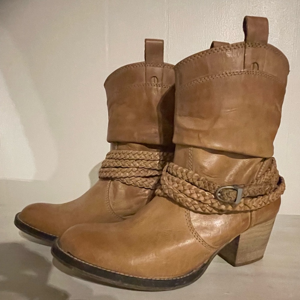 Dingo Women's Tan genuine Leather Western, Cowboy Boots, Size 8.